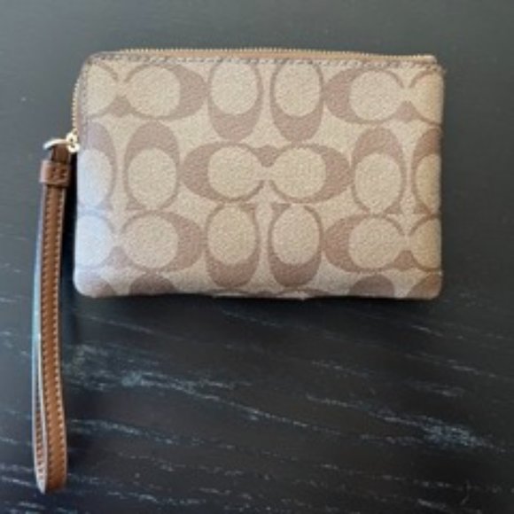 Coach Wristlet - Picture 2 of 5